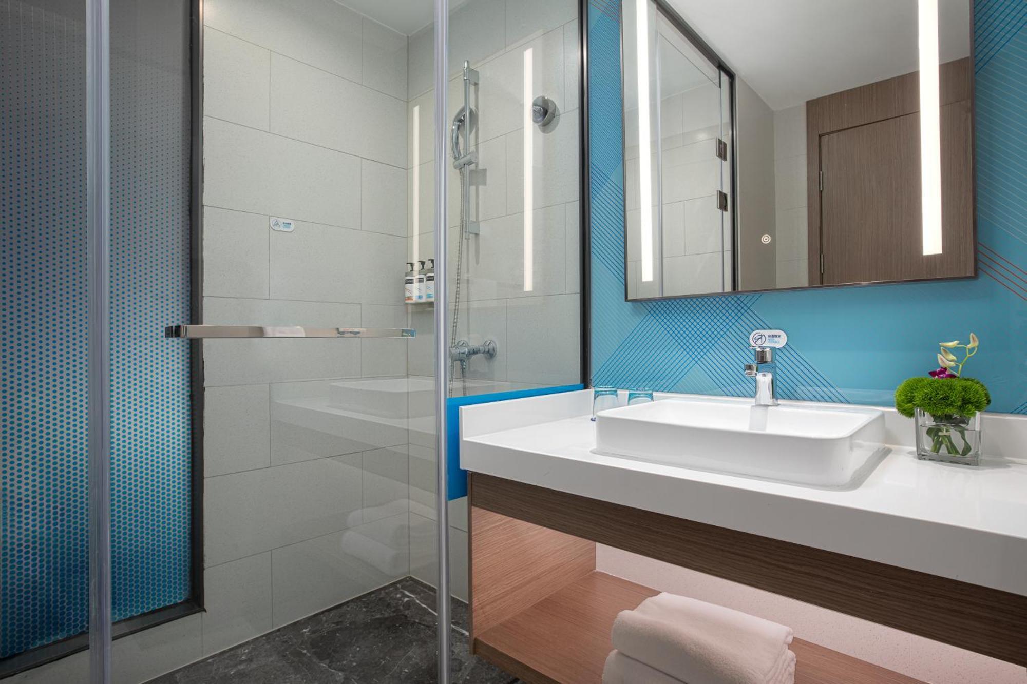 Holiday Inn Express Changfeng Park Шанхай Экстерьер фото