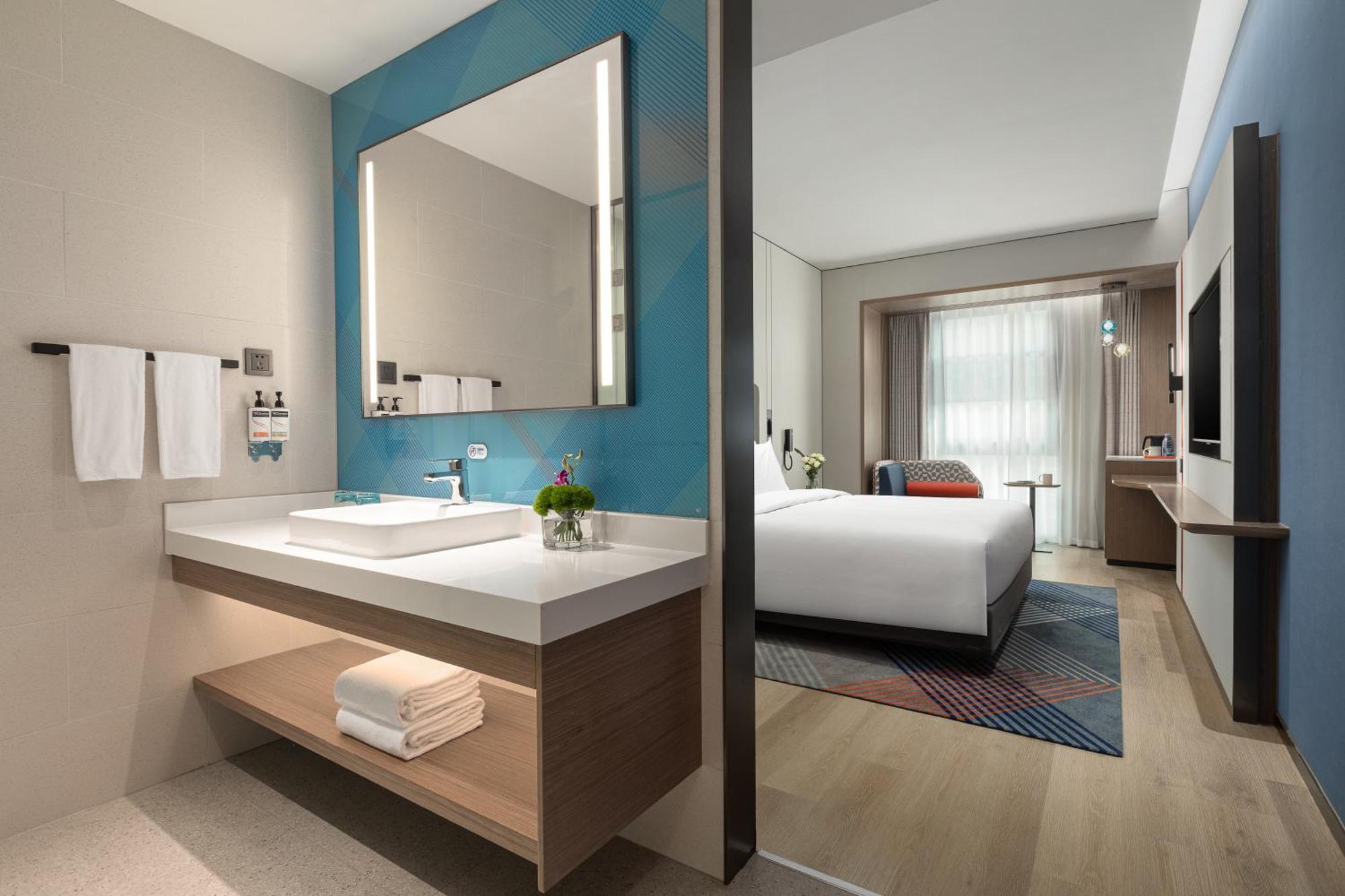 Holiday Inn Express Changfeng Park Шанхай Экстерьер фото