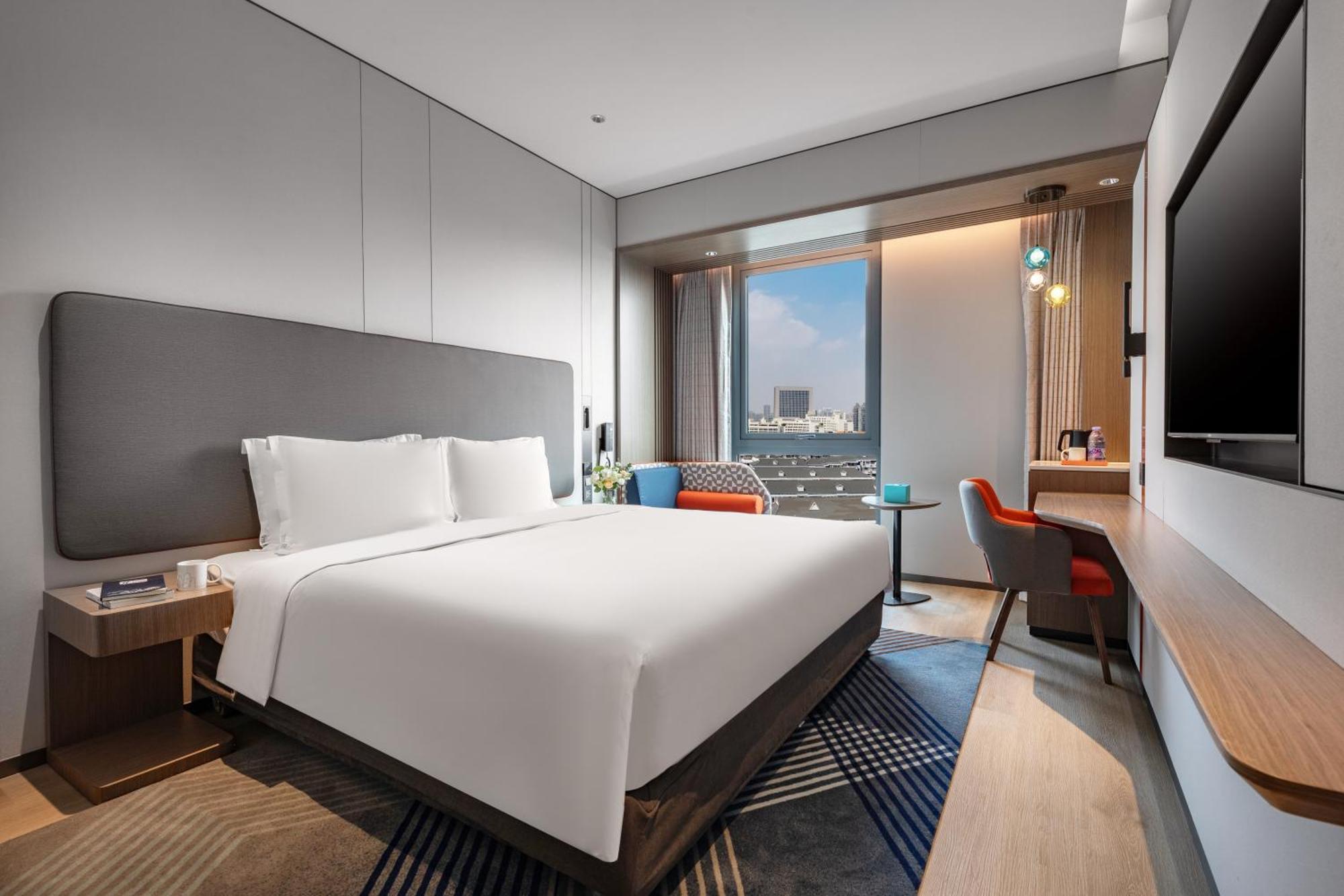 Holiday Inn Express Changfeng Park Шанхай Экстерьер фото