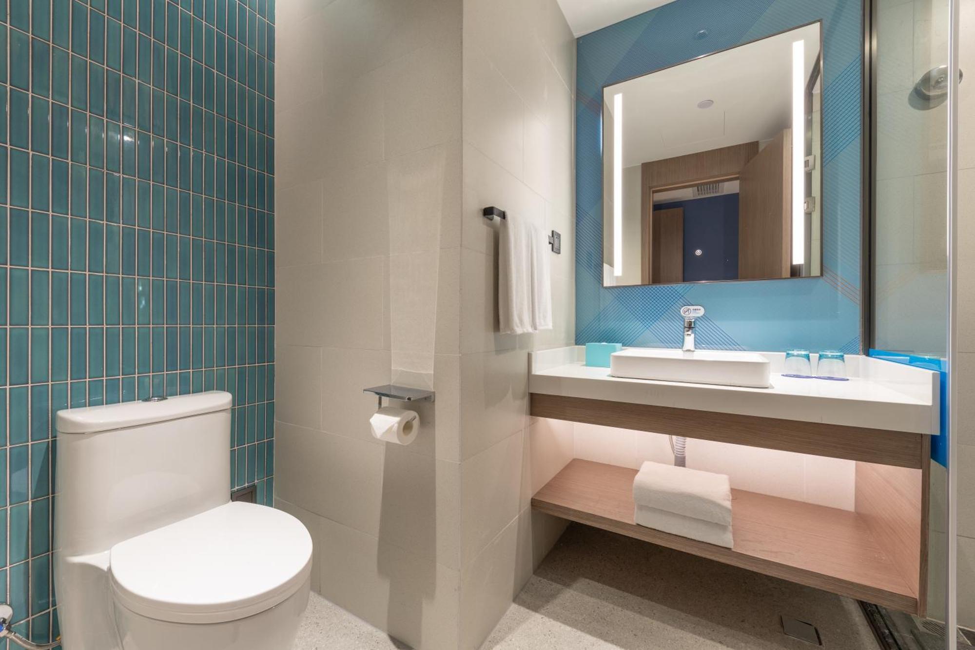 Holiday Inn Express Changfeng Park Шанхай Экстерьер фото
